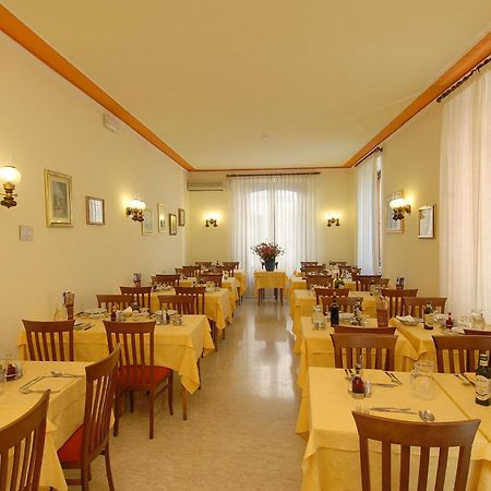 Hotel Delizia Genovese 몬테카티니테르메 외부 사진