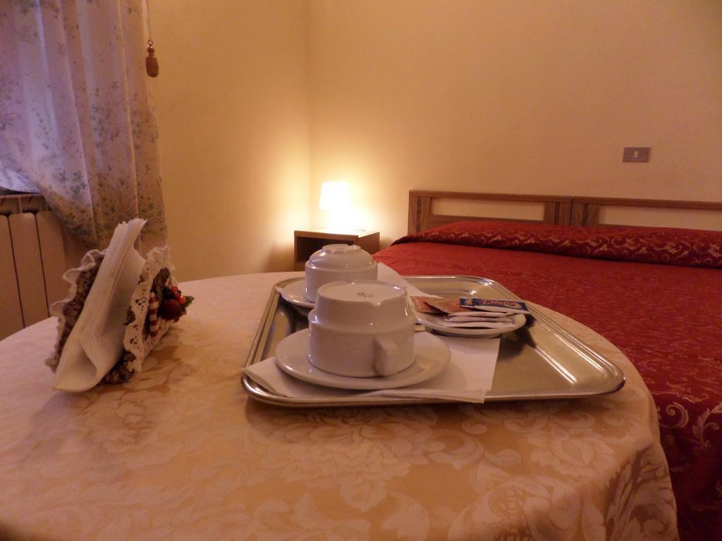Hotel Delizia Genovese 몬테카티니테르메 객실 사진