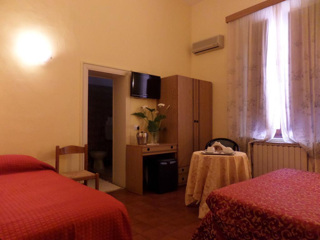 Hotel Delizia Genovese 몬테카티니테르메 객실 사진